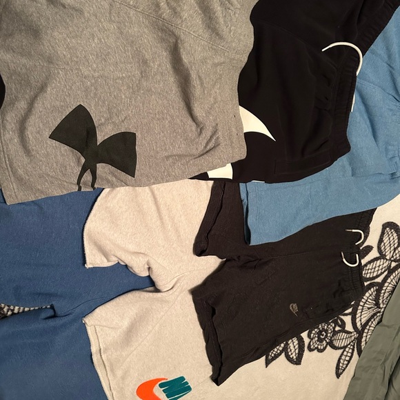 Selling some  5 Nike and 1 under armour short - Picture 2 of 4